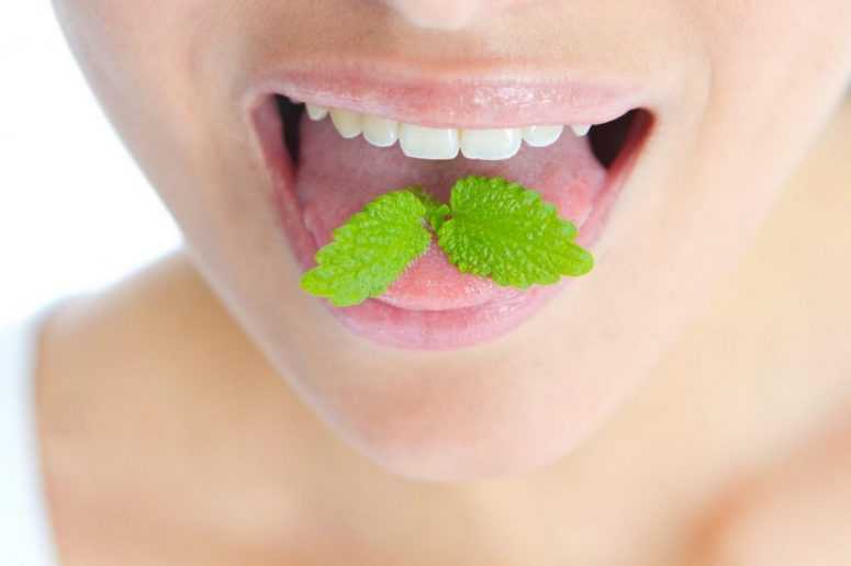 Несколько легких способов узнать, как пахнет из вашего рта